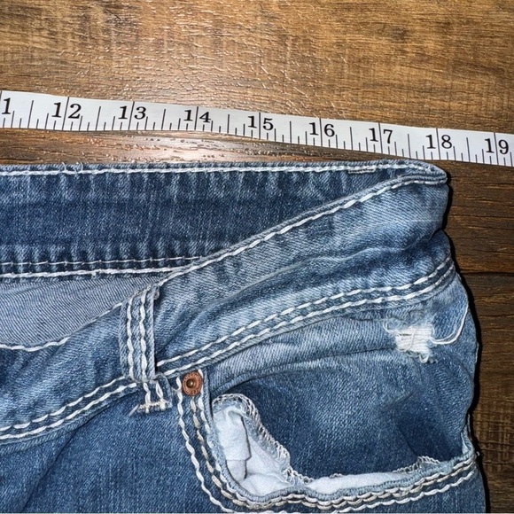 Maurice’s Women’s Sz 16 Faded Blue Destroyed Holes Straight Leg Mid Rise Denim - Picture 7 of 8